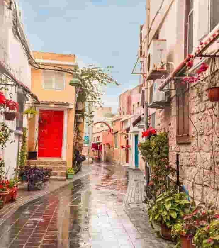 An old property consisting of 20 studios for sale in Ashrafia
