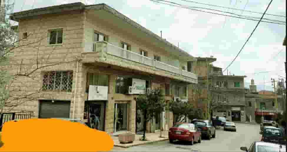 A stone shop in the center of Hamana, two floors, fully decorated