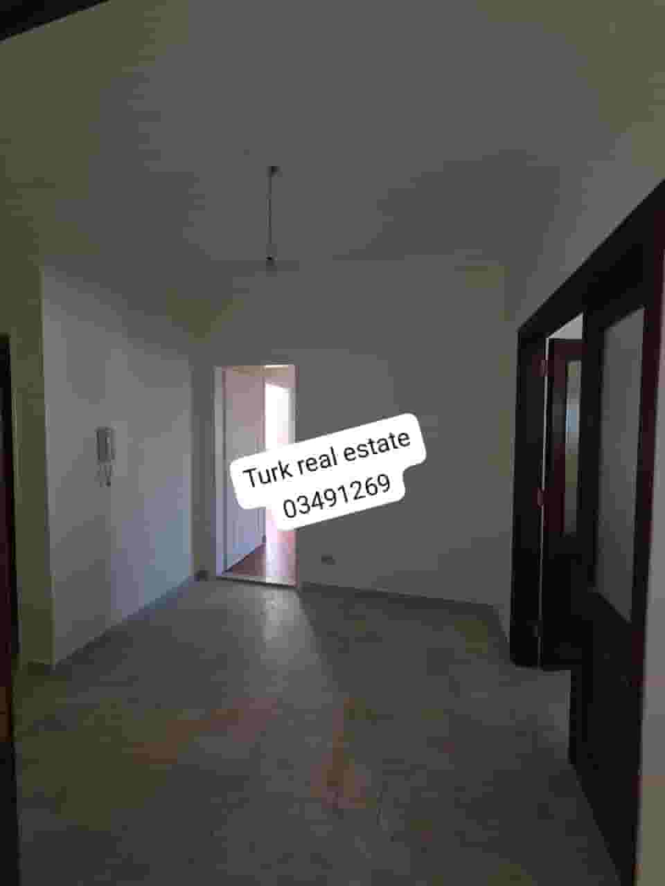 شقة للبيع في دوحة عرمون