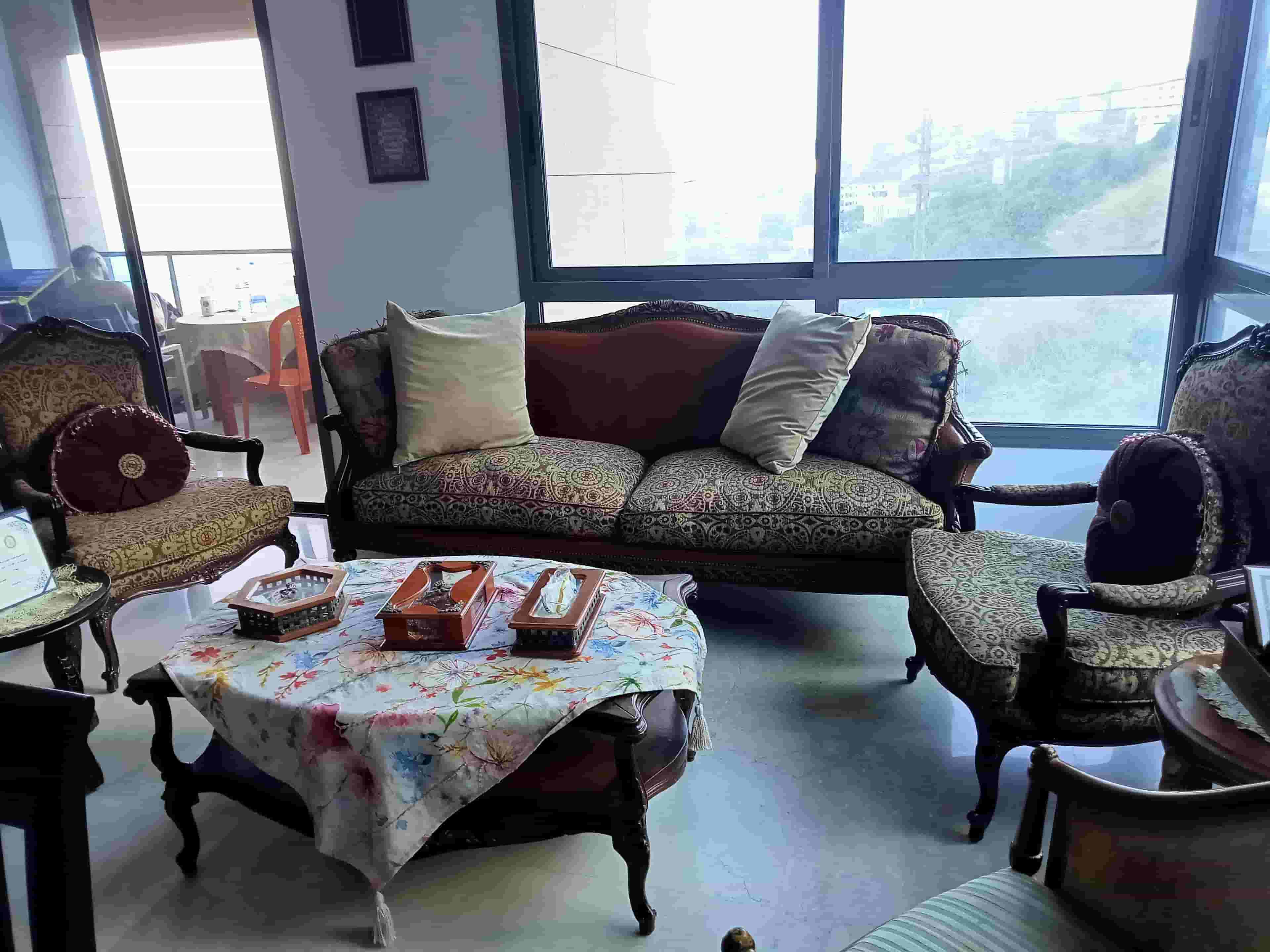 Steel genuine leather salon