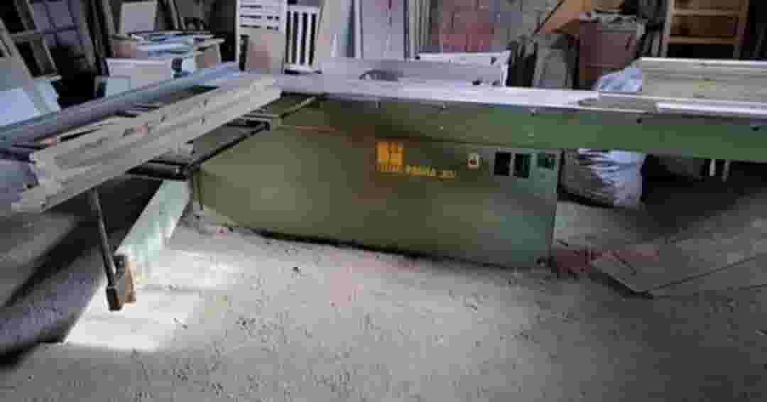 للايجار ورشة منشرة