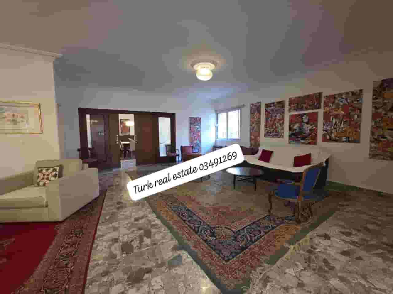 شقة فخمة للبيع في الروشة