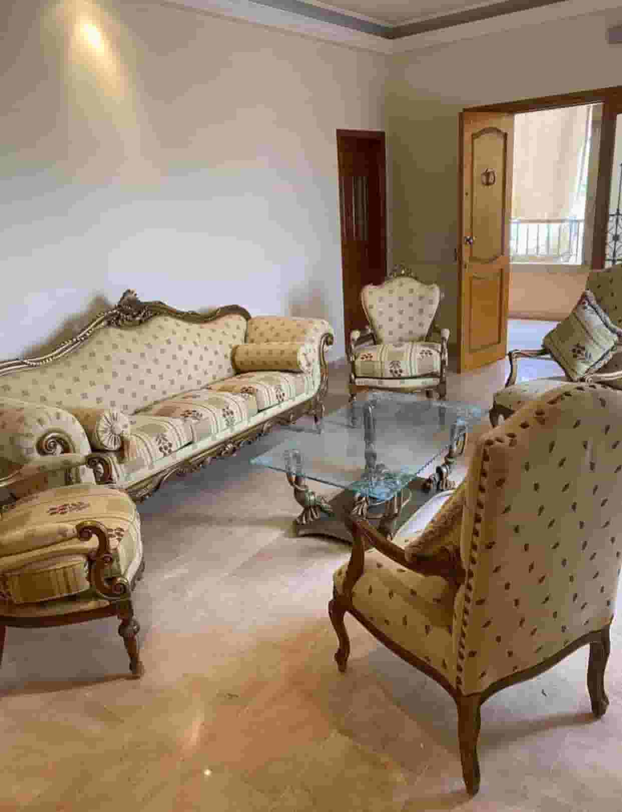 طقم كنابات كامل مع طاولة