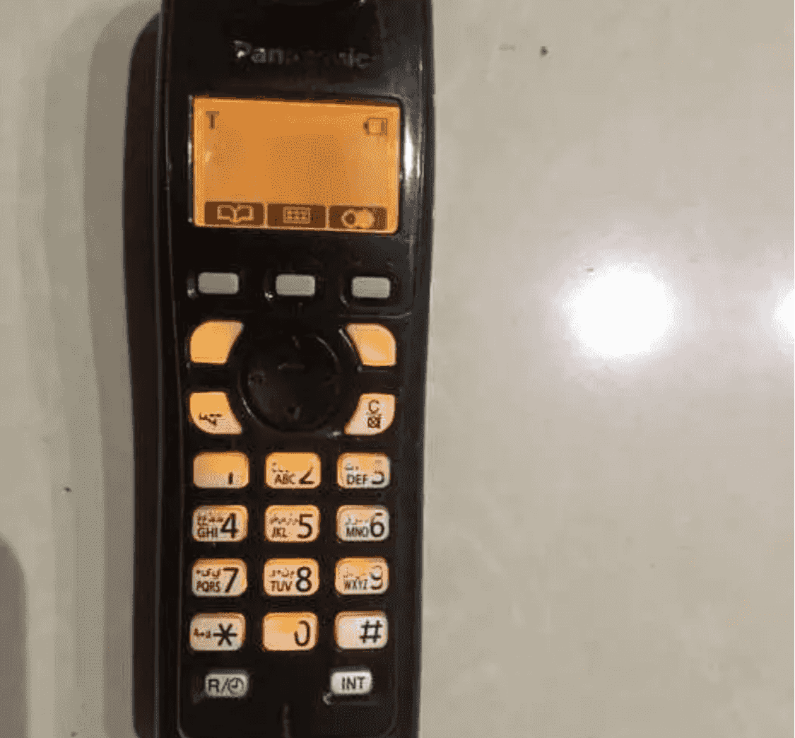 هاتف باناسونيك سهل الاستخدام في حالة جيدة