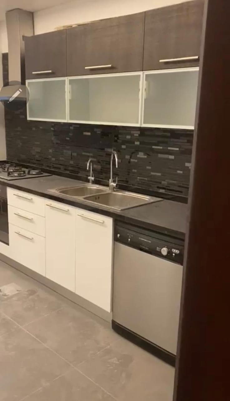 Apartment for sale in Sanayeh 180 m 0