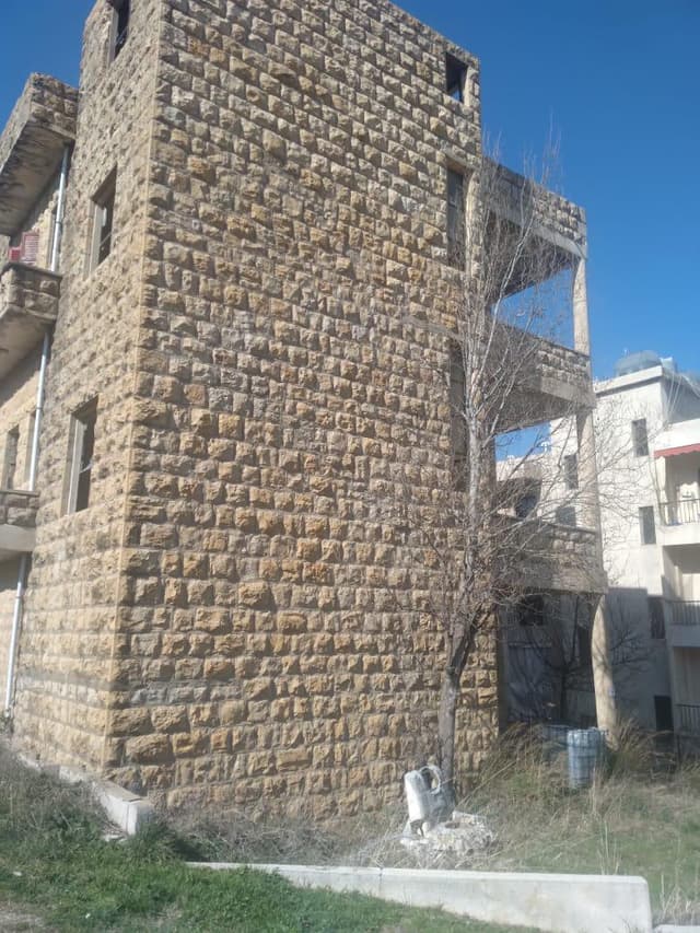 عقار للبيع في منطقة عاليه بحمدون