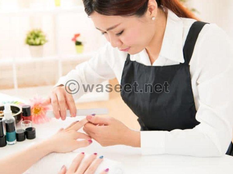 Nails specialist 0