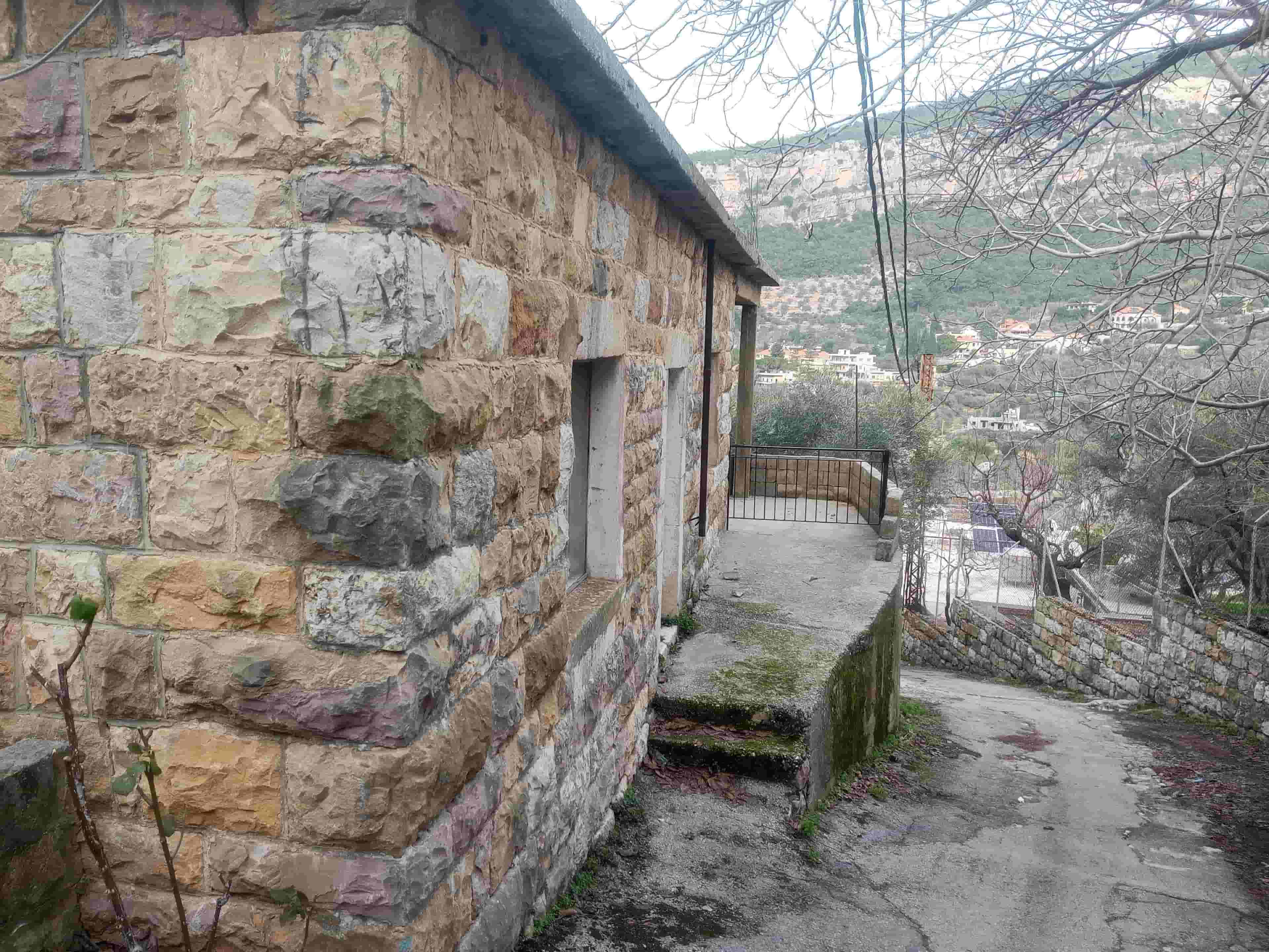 بيت قديم حجر للبيع مساحة ١٥٠متر مساحة الارض ٧٥٠م بيت قديم حجر للبيع مساحة ١٥٠متر مساحة الارض ٧٥٠م